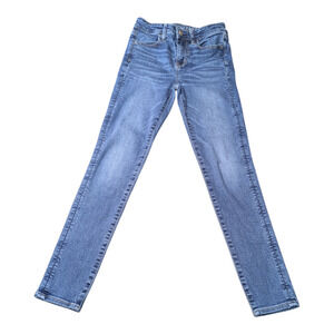 American Eagle Women's Light Blue Light Wash Jeans Size 2 Reg